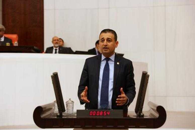 “Çukurova Havaalanı projesine 3 kez temel atıldı, 7 yıldır bitmiyor.”