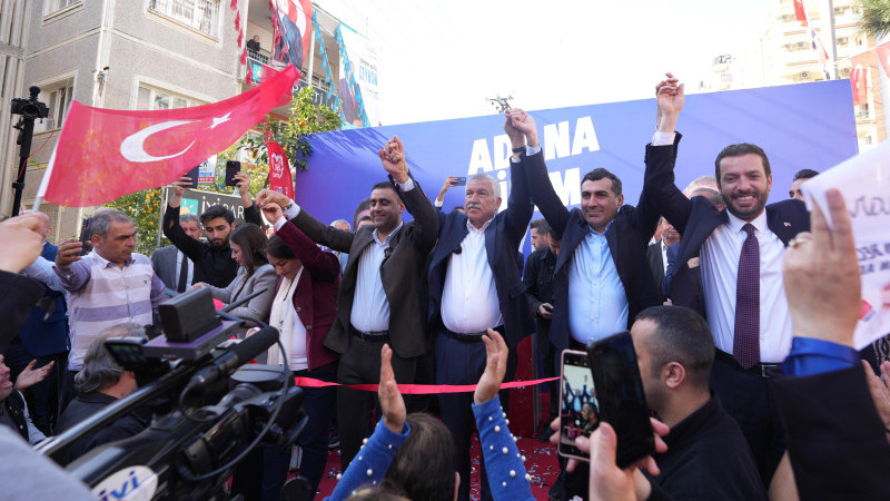 Adana’nın dört bir yanına hizmet yağmuru sürüyor