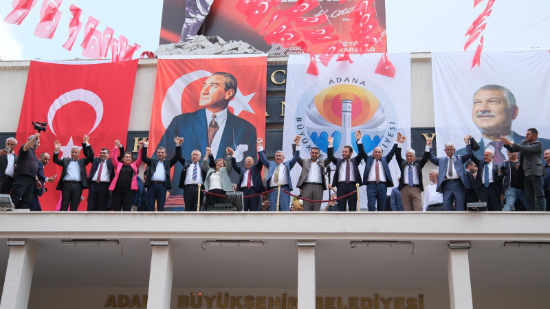 Başkan Zeydan Karalar mazbatasını aldı