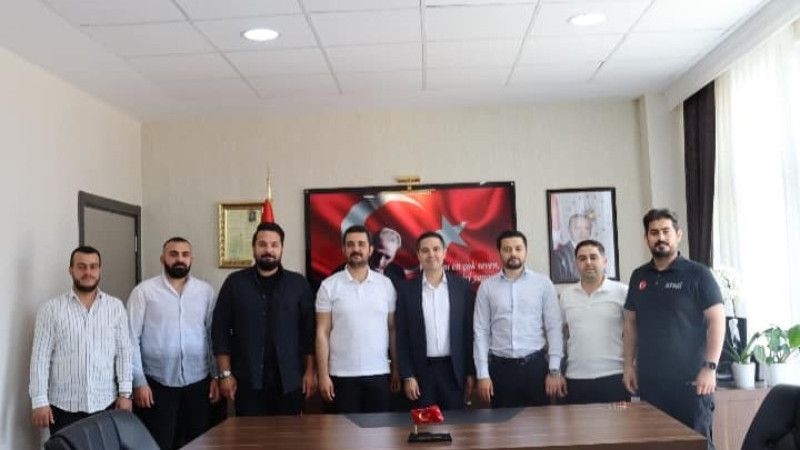 GENÇ MEMURSEN’DEN ;  NAZMİ BÜYÜKYAĞBASAN'A TEBRİK  ZİYARETİ