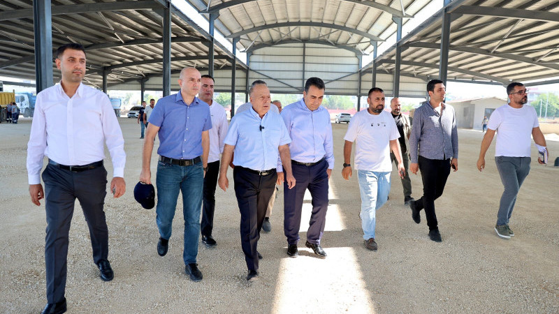YÜREĞİR YENİ KAPALI SEMT PAZARINA KAVUŞUYOR