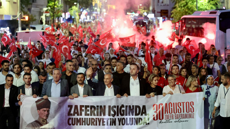 KÜÇÜKÇEKMECE’DE 30 AĞUSTOS ZAFER BAYRAMI COŞKUYLA KUTLANDI