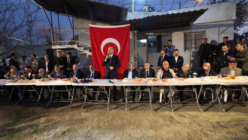 İÇİŞLERİ BAKANI ALİ YERLİKAYA ADANA’DA İFTAR PROGRAMINA KATILDI 