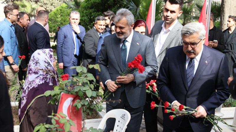 BAŞKAN ÖNTÜRK’TEN ŞEHİTLİKLERE ANLAMLI ZİYARET  