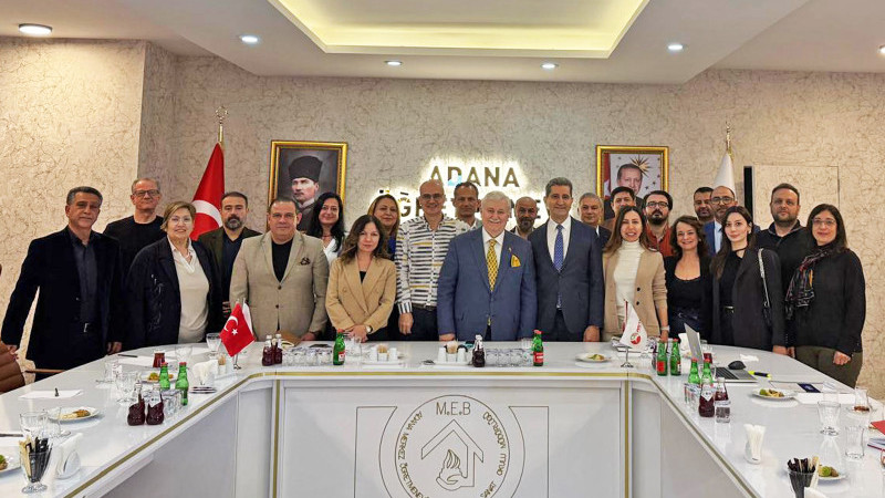 DR. HALİS BAYRAK GÜVEN TAZELEDİ