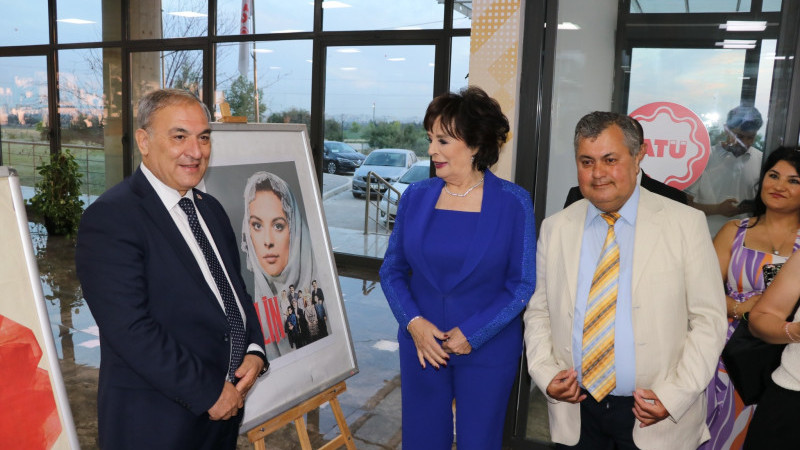 HÜLYA KOÇYİĞİT, ADANA BAHAR ŞENLİĞİNDE 'GELİN' FİLMİNİ İZLEDİ