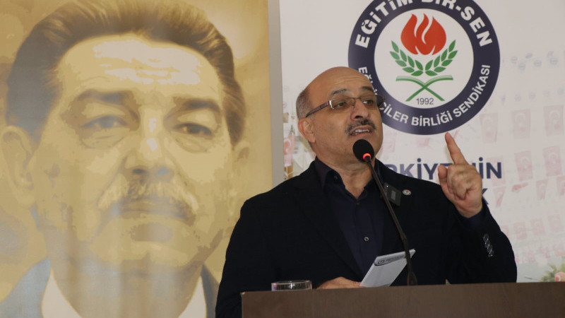 MUSTAFA SARIGEÇİLİ; “ÖĞRETMENİN EMEĞİ YARINLARIMIZIN HARCIDIR”