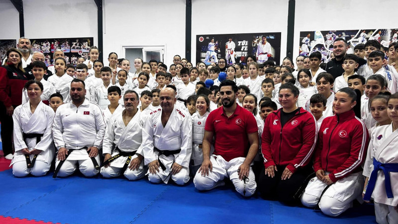 TÜRK KARATESİNDE TARİHİ BAŞARI: 15 BİN SPORCU, 293 ŞAMPİYON