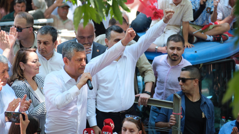Adana'dan İktidara Yüklendi! Özgür Özel: 
