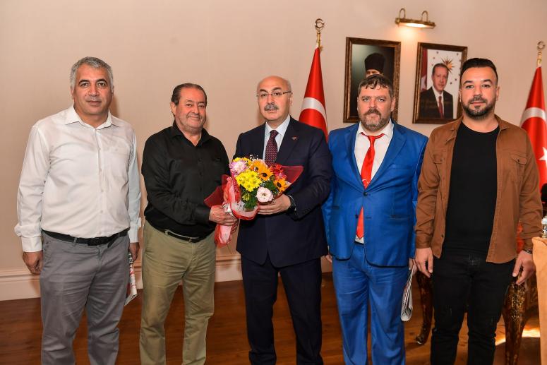 GAZETECİLERDEN  VALİ YAVUZ SELİM KÖŞGER’E HAYIRLI OLSUN ZİYARETİ