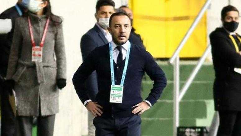 Adana Demirspor Cüneyt Dumlupınar ile yollarını ayırdı