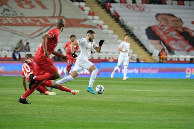 Hatay Spor Antalya’da  kayıp :  4 - 1