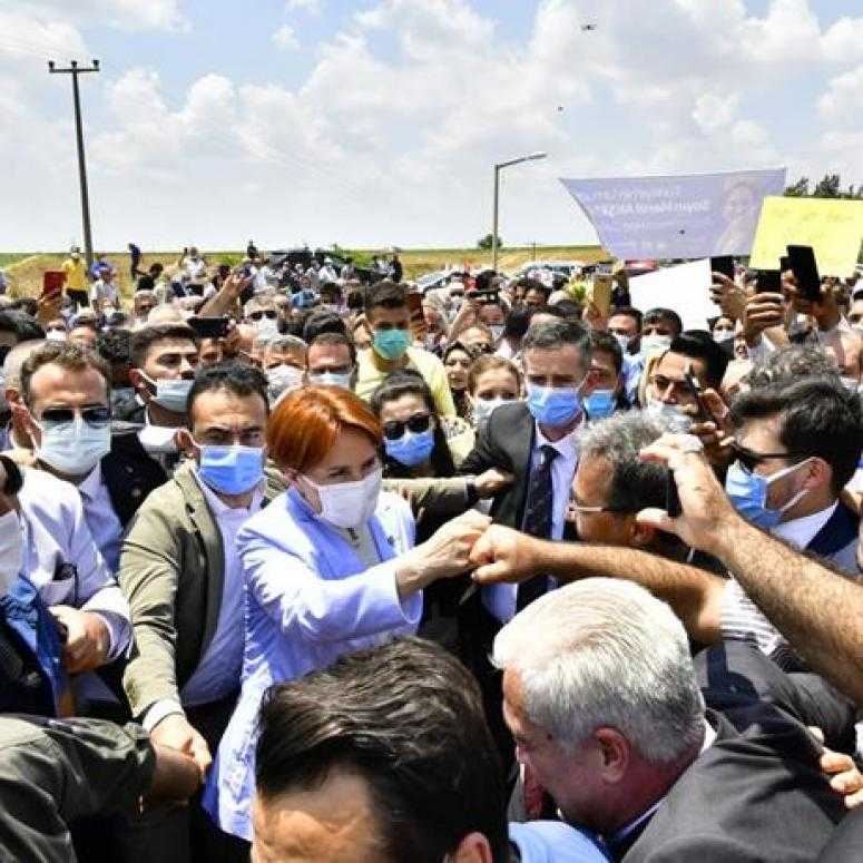 ADANA’YA İYİ PARTİ ÇIKARTMASI