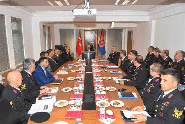 VALİ DEMİRTAŞ İL JANDARMA KOMUTANLIĞINDA BRİFİNG ALDI