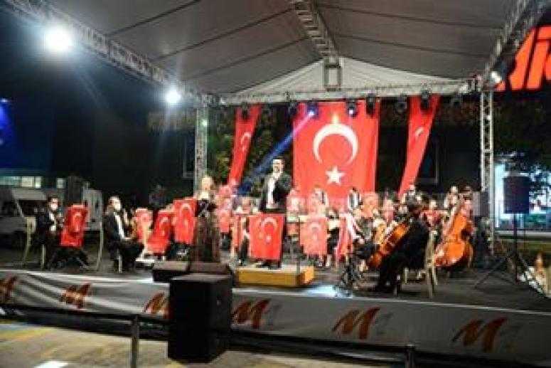 29 EKİM CUMHURİYET BAYRAMI M1 ADANA ALIŞVERİŞ MERKEZİ’NDE COŞKUYLA KUTLANDI.