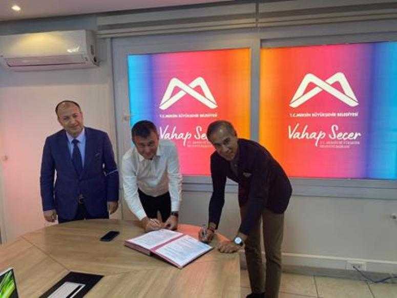 MERSİN BÜYÜKŞEHİR’İN FİLOSUNA KATILACAK 56 ORTA BOY OTOBÜS İÇİN İMZALAR ATILDI
