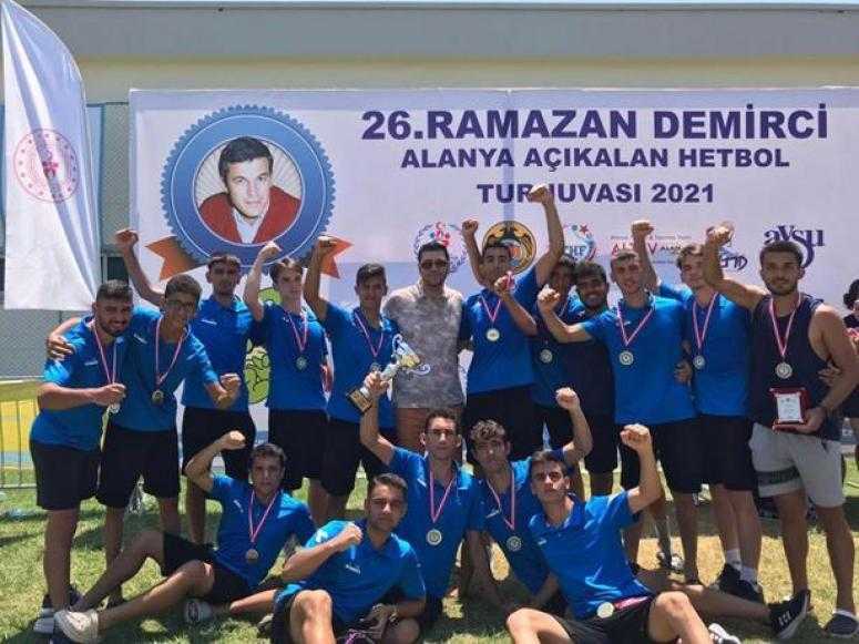 SARIÇAM BELEDİYESİ SPOR KULÜBÜ HENTBOL TAKIMI ŞAMPİYON OLDU