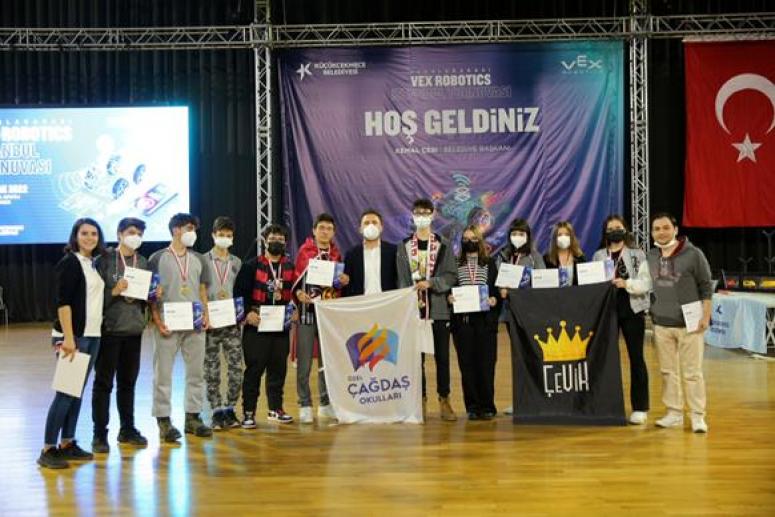 DÜNYANIN EN BÜYÜK ROBOTİK ETKİNLİĞİ, KÜÇÜKÇEKMECE’DE GERÇEKLEŞTİ
