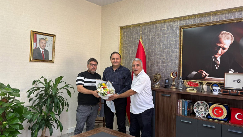 SEYHAN’DA EĞİTİMDE BAŞARI RÜZGÂRI: MÜDÜR MURAT ÇELİK’TEN MÜJDELER VE TEBRİK MESAJI
