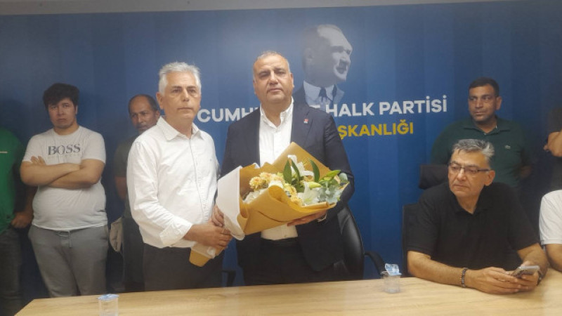 YÜREĞİR’DE İKTİDAR MEŞALESİ YAKILDI: ATİLLA YEŞİLYURT’TAN İL BAŞKANLIĞI’NDA TARİHİ ÇIKARMA!